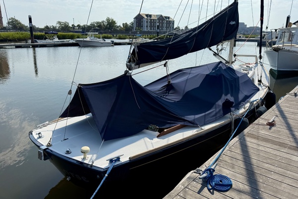 Sea Horse 28ft Alerion Yacht For Sale