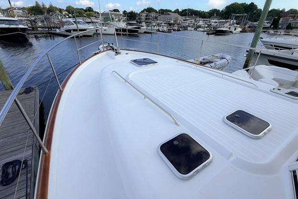 Beneteau SWIFT TRAWLER 42 Yacht For Sale