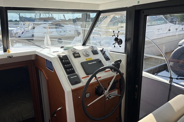 Beneteau SWIFT TRAWLER 30 Yacht For Sale