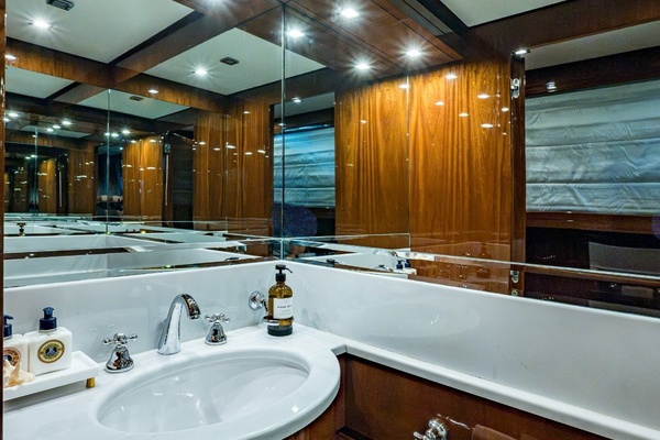 ALEGHI 108ft Sanlorenzo Yacht For Sale