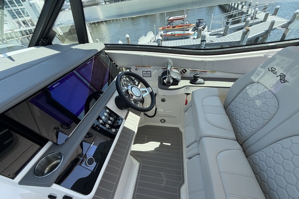 32ft Sea Ray Yacht For Sale