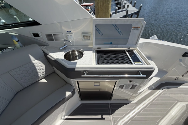 Sea Ray 320 Sundancer Yacht For Sale