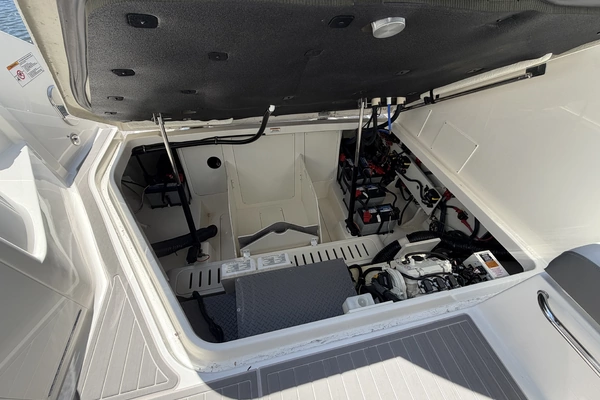 Sea Ray 320 Sundancer Yacht For Sale