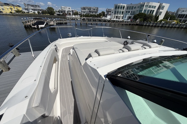 Sea Ray 320 Sundancer Yacht For Sale