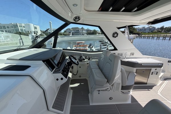 32ft Sea Ray Yacht For Sale