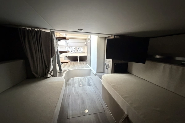Sea Ray 320 Sundancer Yacht For Sale