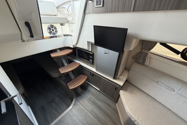 32ft Sea Ray Yacht For Sale