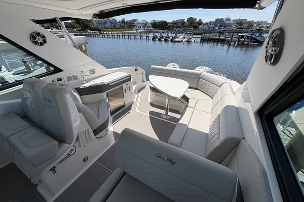 Sea Ray 320 Sundancer Yacht For Sale