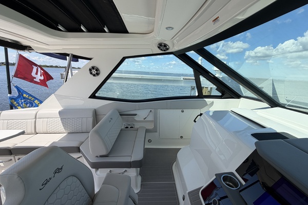 32ft Sea Ray Yacht For Sale