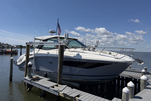 32ft Sea Ray Yacht For Sale