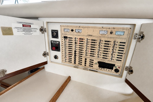 Northern Thunder 40ft Cruisers Yachts Yacht For Sale