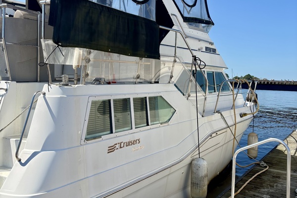 Northern Thunder 40ft Cruisers Yachts Yacht For Sale