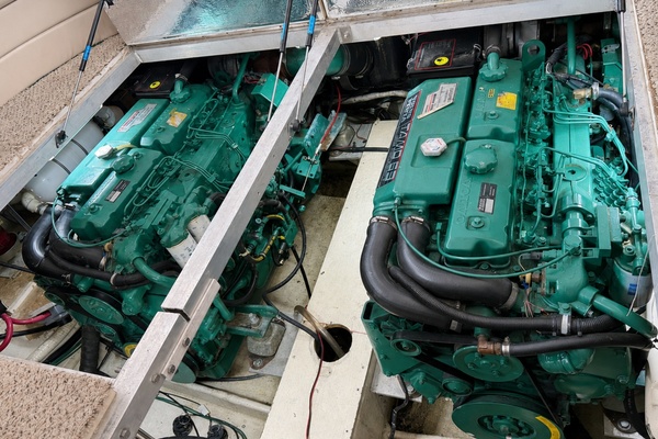 Northern Thunder 40ft Cruisers Yachts Yacht For Sale