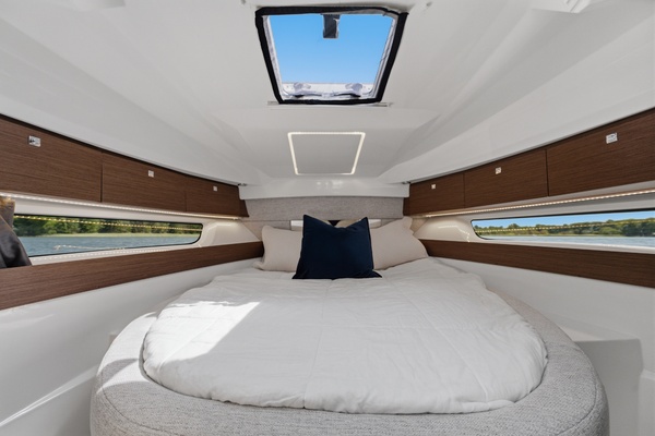 31ft Jeanneau Yacht For Sale