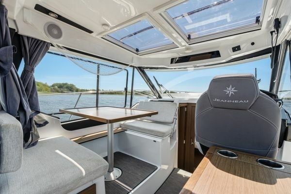 31ft Jeanneau Yacht For Sale