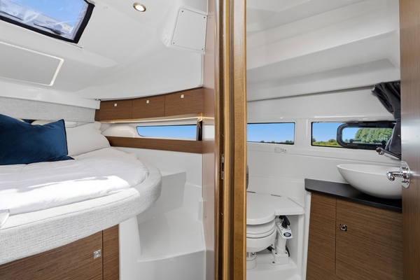 31ft Jeanneau Yacht For Sale