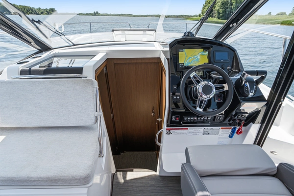 Jeanneau NC 895 Yacht For Sale