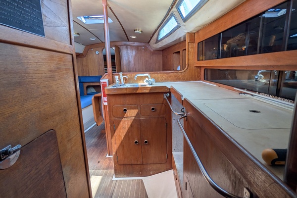 Rendl 34ft Moody Yacht For Sale
