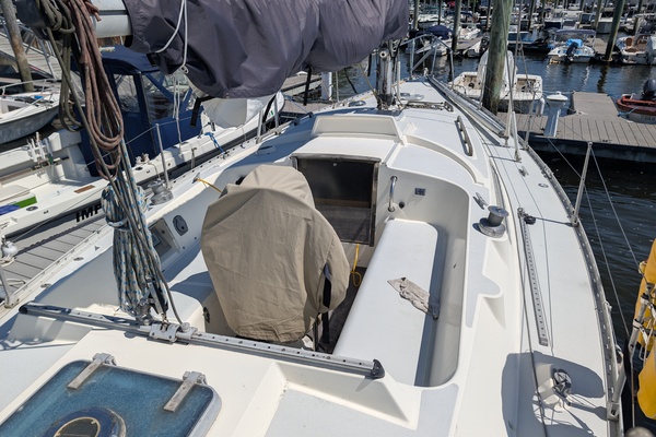 Rendl 34ft Moody Yacht For Sale