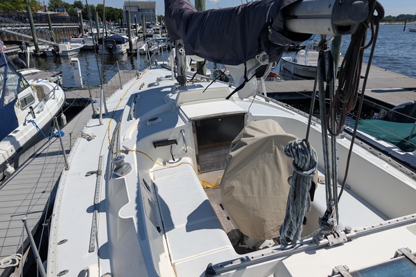 Rendl 34ft Moody Yacht For Sale