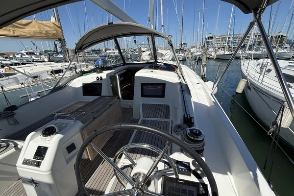 Jeanneau  Yacht For Sale
