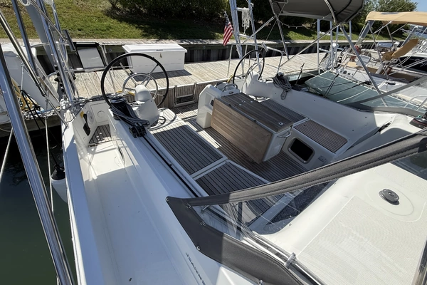 Jeanneau  Yacht For Sale