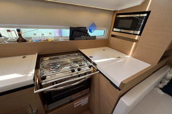 Jeanneau  Yacht For Sale
