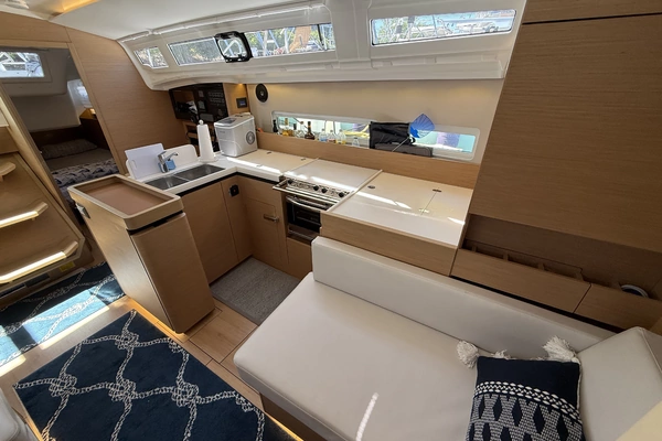 Jeanneau  Yacht For Sale