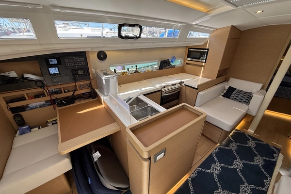 Jeanneau  Yacht For Sale