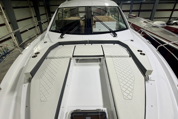 Cruisers 50 Cantius Yacht For Sale