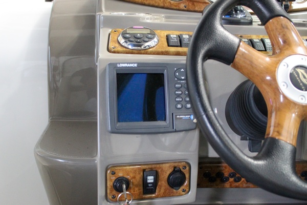 Sum Fun 28ft Rinker Yacht For Sale