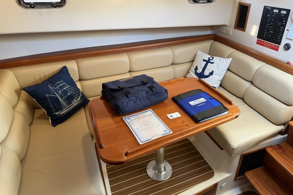 MAOUI 34ft Mainship Yacht For Sale