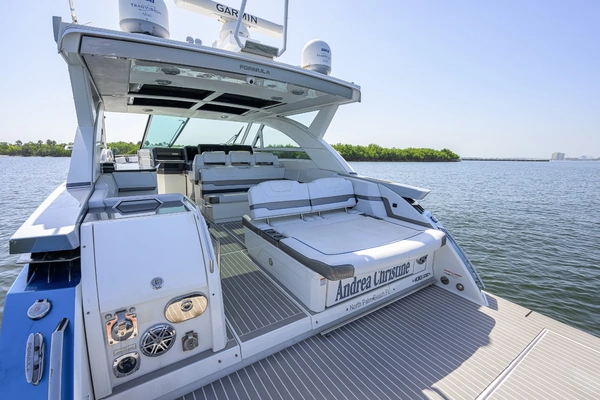 Formula Super Sport Crossover Yacht For Sale