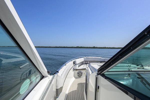 Formula Super Sport Crossover Yacht For Sale
