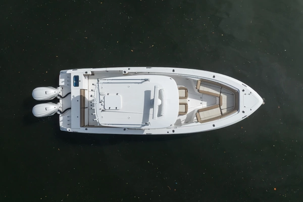 Everglades 335 CC Yacht For Sale