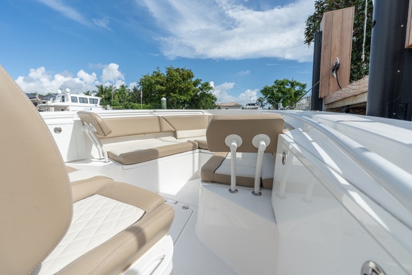 Mer Bare 33ft Everglades Yacht For Sale