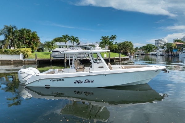 Mer Bare 33ft Everglades Yacht For Sale