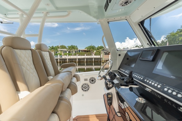Mer Bare 33ft Everglades Yacht For Sale