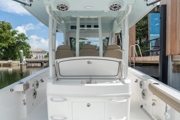Everglades 335 CC Yacht For Sale