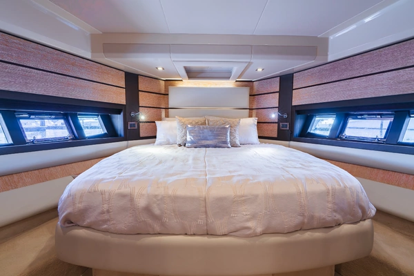 Azimut 60 Fly Yacht For Sale