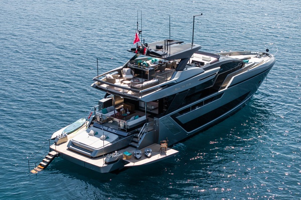 L AS BLEU 82ft Riva Yacht For Sale