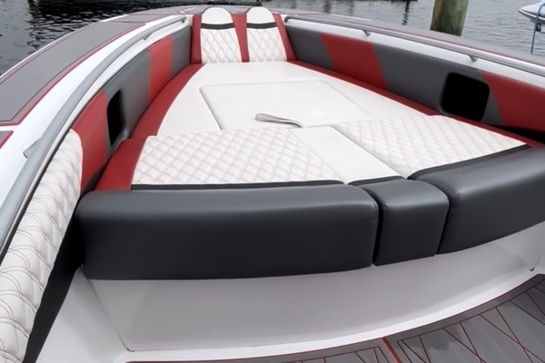 38ft Statement Yacht For Sale