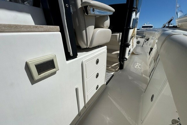 TOOTH AND NAIL 38ft Boston Whaler Yacht For Sale