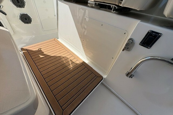TOOTH AND NAIL 38ft Boston Whaler Yacht For Sale