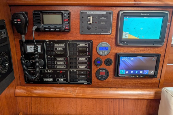 Slip Stream  35ft Jeanneau Yacht For Sale