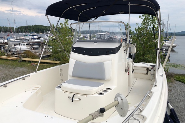 RUNAWAY 20ft Boston Whaler Yacht For Sale