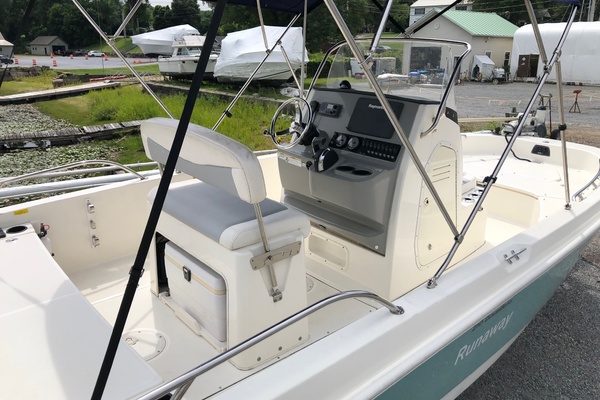 RUNAWAY 20ft Boston Whaler Yacht For Sale