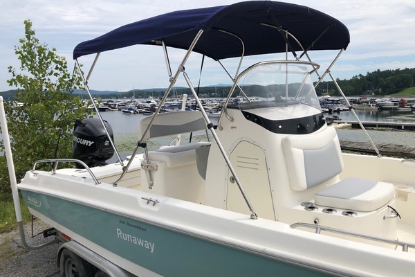 RUNAWAY 20ft Boston Whaler Yacht For Sale