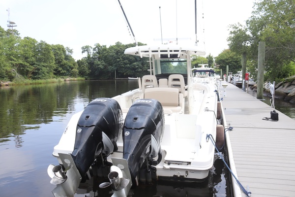 33ft Boston Whaler Yacht For Sale