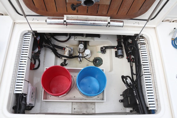 33ft Boston Whaler Yacht For Sale